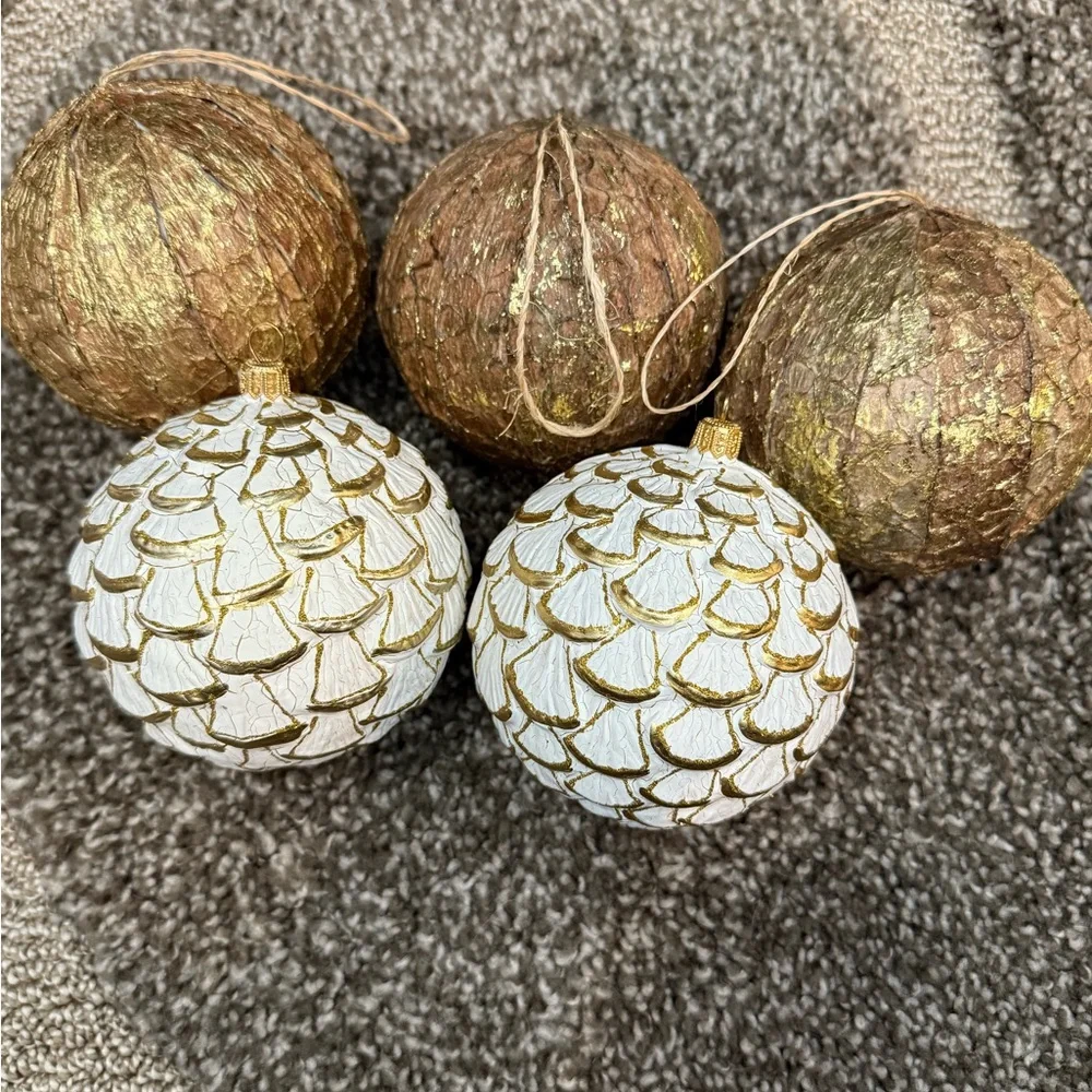 Vintage Trimsetter Style Gilded Gold Veined Christmas Ornaments 5pc